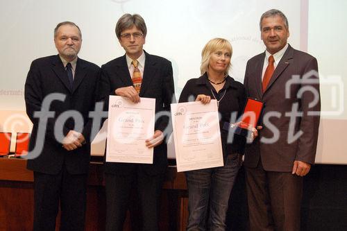 (C)fotodienst/Mag. Daniel Katzinger - Wien 17.11.2006
Das Komitee der bedeutendsten internationalen Tourismusfilm-Festivals CIFFT prämiert heuer zum 18. Mal den weltbesten Tourismusfilm des Jahres 2006.
Foto v.l.: Dr. Josef Schütz, Direktor Jan Ciglenecki (GF vom slowenischen Tourismusamt), Fr. Jasna Hribernik (Regisseurin - VPK Filmproduktion), Präs. Bgm. Matthias Krenn