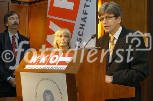 (C)fotodienst/Mag. Daniel Katzinger - Wien 17.11.2006
Das Komitee der bedeutendsten internationalen Tourismusfilm-Festivals CIFFT prämiert heuer zum 18. Mal den weltbesten Tourismusfilm des Jahres 2006.
Foto v.l.: KR Alexander V. Kammel, Fr. Jasna Hribernik (Regisseurin - VPK Filmproduktion), Direktor Jan Ciglenecki (GF vom slowenischen Tourismusamt)