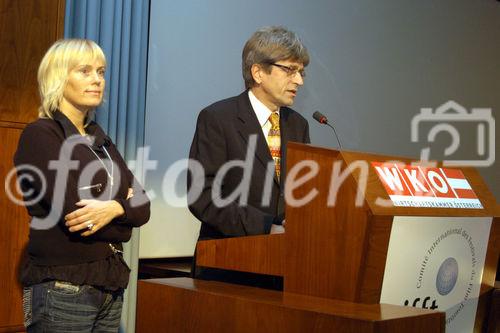 (C)fotodienst/Mag. Daniel Katzinger - Wien 17.11.2006
Das Komitee der bedeutendsten internationalen Tourismusfilm-Festivals CIFFT prämiert heuer zum 18. Mal den weltbesten Tourismusfilm des Jahres 2006.
Foto v.l.: Fr. Jasna Hribernik (Regisseurin - VPK Filmproduktion), Direktor Jan Ciglenecki (GF vom slowenischen Tourismusamt)