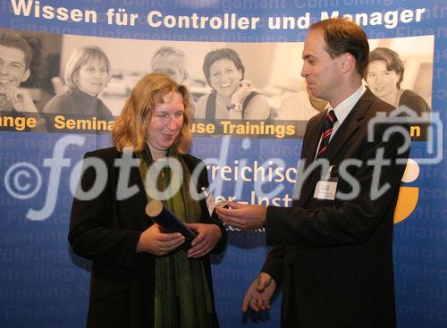 (C) Fotodienst/Anna Rauchenberger - 17.10.2007 - Wien - 14. Österreichischen NPO-Kongress: Der Mensch als Mittel(punkt)?. FOTO: Absolventin eines ÖCI-Lehrgangs, Lehrgangsleitung.