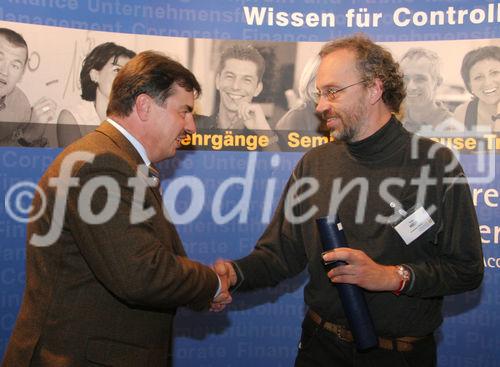 (C) Fotodienst/Anna Rauchenberger - 17.10.2007 - Wien - 14. Österreichischen NPO-Kongress: Der Mensch als Mittel(punkt)?. FOTO: Absolvent eines ÖCI-Lehrgangs, Lehrgangsleitung.