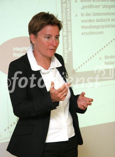 (C) Fotodienst/Anna Rauchenberger - 24.9.2007 - Wien - Österreichisches Controller-Institut: Info-Event zum Lehrgang Certified Corporate Risk Manager. FOTO: Dr. Karin Exner-Merkelt (Senior Beraterin, Contrast Management-Consulting, Wien)