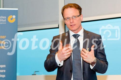 (c) fotodienst / Anna Rauchenberger - Wien, am 06.04.2011 - Das Österreichische Controller-Institut (ÖCI) präsentiert ein neues Mitglied. Am 6. April 2011 lud das ÖCI zum jährlichen Welcome-Event ins TechGate ein und stellte der Controlling-Community Zizala Lichtsysteme als neues Mitglied vor. FOTO: Mag. Horst Habermann, Leitung Controlling, Zizala Lichtsysteme GmbH