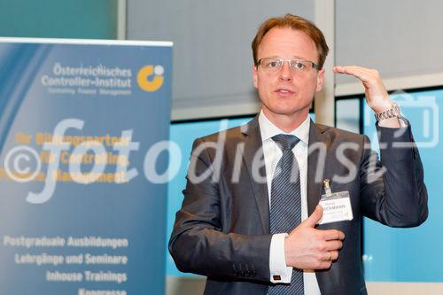 (c) fotodienst / Anna Rauchenberger - Wien, am 06.04.2011 - Das Österreichische Controller-Institut (ÖCI) präsentiert ein neues Mitglied. Am 6. April 2011 lud das ÖCI zum jährlichen Welcome-Event ins TechGate ein und stellte der Controlling-Community Zizala Lichtsysteme als neues Mitglied vor. FOTO: Mag. Horst Habermann, Leitung Controlling, Zizala Lichtsysteme GmbH