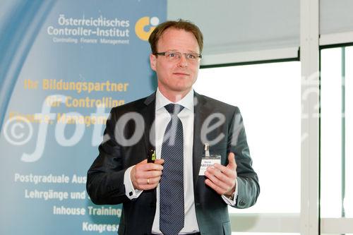 (c) fotodienst / Anna Rauchenberger - Wien, am 06.04.2011 - Das Österreichische Controller-Institut (ÖCI) präsentiert ein neues Mitglied. Am 6. April 2011 lud das ÖCI zum jährlichen Welcome-Event ins TechGate ein und stellte der Controlling-Community Zizala Lichtsysteme als neues Mitglied vor. FOTO: Mag. Horst Habermann, Leitung Controlling, Zizala Lichtsysteme GmbH