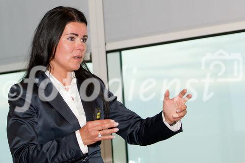 (c) fotodienst / Anna Rauchenberger - Wien, am 06.04.2011 - Das Österreichische Controller-Institut (ÖCI) präsentiert ein neues Mitglied. Am 6. April 2011 lud das ÖCI zum jährlichen Welcome-Event ins TechGate ein und stellte der Controlling-Community Zizala Lichtsysteme als neues Mitglied vor. FOTO: Dr. Rita Niedermayr-Kruse, Geschäftsführerin, Österreichisches Controller-Institut