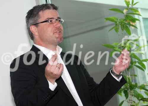 (C) Fotodienst/Anna Rauchenberger - Wien 18.06.2007 - Die Nachfrage nach Controllern, Finanzverantwortlichen steigt. Das ÖCI widmet sich in einem Karriere-Forum den aktuellen Entwicklungen am Stellenmarkt. FOTO: Wilhelm Kroneisl, Leiter Controlling, Mobilkom Austria AG, Wien.