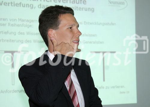 (C) Fotodienst/Anna Rauchenberger - Wien 18.06.2007 - Die Nachfrage nach Controllern, Finanzverantwortlichen steigt. Das ÖCI widmet sich in einem Karriere-Forum den aktuellen Entwicklungen am Stellenmarkt. FOTO: Dr. Conrad Pramböck, Head of Compensation Consulting, Neumann International AG.