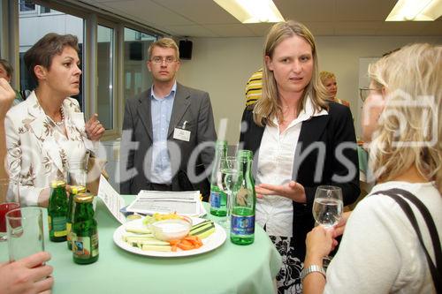 (C) Fotodienst/Anna Rauchenberger - Wien 18.06.2007 - Die Nachfrage nach Controllern, Finanzverantwortlichen steigt. Das ÖCI widmet sich in einem Karriere-Forum den aktuellen Entwicklungen am Stellenmarkt. FOTO: Absolventinnen der Ausbildungsprogramme berichten über ihre Erfahrungen, Motivationen, und beruflichen Chancen.