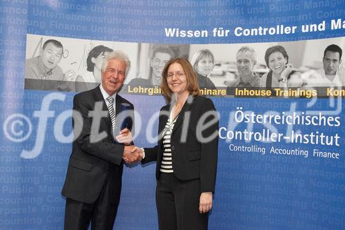 (C) fotodienst/Gudrun Krieger - Wien 24.04.2007  -  Jahrestreffen des ÖCI-Absolventenclubs: Überreichung des Diploms durch o. Univ.-Prof. Dr. Rolf Eschenbach 