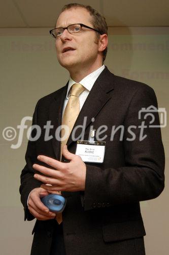 (C)fotodienst/Mag. Daniel Katzinger - Wien 30.01.2007,NPO-Forum und Stipendiumsübergabe für das NPO-Stufenprogramm Foto: Mag. Bernd Kadic (Mitglied der Geschäftsführung, Österreichisches Controller-Institut)