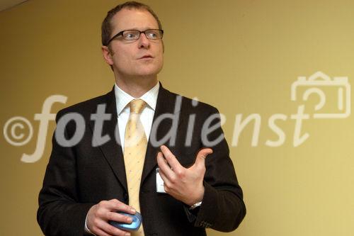 (C)fotodienst/Mag. Daniel Katzinger - Wien 30.01.2007,NPO-Forum und Stipendiumsübergabe für das NPO-Stufenprogramm Foto: Mag. Bernd Kadic (Mitglied der Geschäftsführung, Österreichisches Controller-Institut)