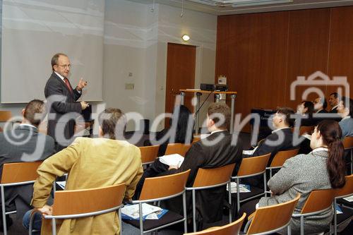 (C)fotodienst/Mag. Daniel Katzinger - Wien 23.11.2006
Info-Event Reporting Lehrgang
Foto: Eventbesucher