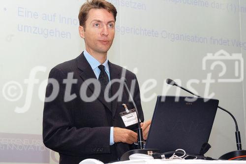 (C)fotodienst/Mag. Daniel Katzinger - Wien 18.10.2006,
13. Österreichischer NPO-Kongress
Kongress aus Bildung/Karriere und Produkte/Innovationen
Foto: Univ.-Prof. Dr. Nikolaus Franke