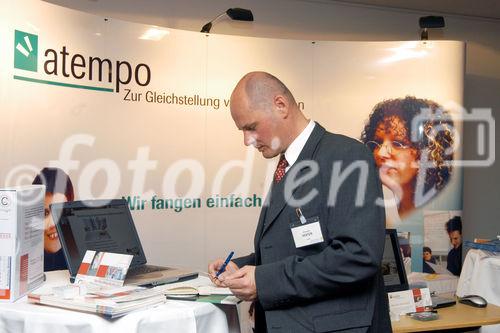 (C)fotodienst/Mag. Daniel Katzinger - Wien 18.10.2006,
13. Österreichischer NPO-Kongress
Kongress aus Bildung/Karriere und Produkte/Innovationen
Foto: Kongressbesucher/Aussteller