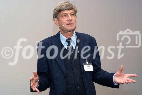 (C)fotodienst/Mag. Daniel Katzinger - Wien 18.10.2006,
13. Österreichischer NPO-Kongress
Kongress aus Bildung/Karriere und Produkte/Innovationen
Foto: Dr. Andreas Giger, (Zukunfts-Philosoph, Wald, Schweiz)