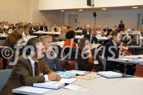 (C)fotodienst/Mag. Daniel Katzinger - Wien 18.10.2006,13. Österreichischer NPO-KongressKongress aus Bildung/Karriere und Produkte/InnovationenFoto: Kongressbesucher