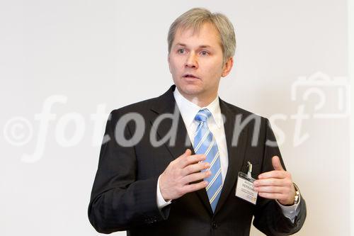 (c) fotodienst / Anna Rauchenberger - Wien, am 26.01.2011 - Heute lud das Österreichische Controller-Institut zum NPO-Forum ein. Diesmal stand das Thema 'Governance' als Basis für wirkungsvolles NPO-Management im Mittelpunkt. Governance, was soviel wie wirkungsvolle Unternehmensaufsicht bedeutet, findet nun auch Beachtung in der öffentlichen Verwaltung und bei NPOs. FOTO: Mag. Wolfgang Hermann, Geschäftsführer NEUSTART