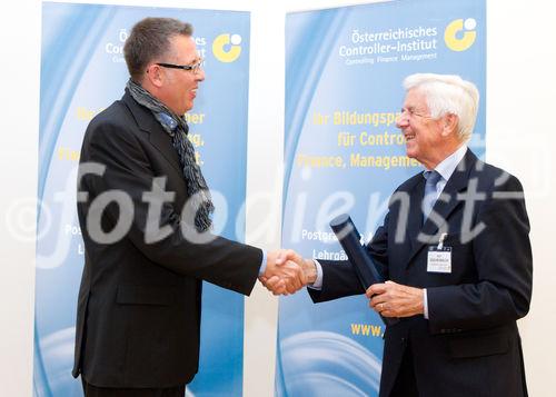 (c) fotodienst / Anna Rauchenberger - Wien, am 13.10.2010 - Der zweitägige österreichische NPO-Kongress begann am 13. Oktober im Tagungszentrum des Schlosses Schönbrunn. Zum Ausklang des ersten Kongress-Tages sind mehr als 50 Controllerdiplome an Absolventen verliehen worden, Karin Bauer, Redakteurin des Standards, moderierte ein Podiumsgespräch zum Thema 'Mut braucht jeder'.