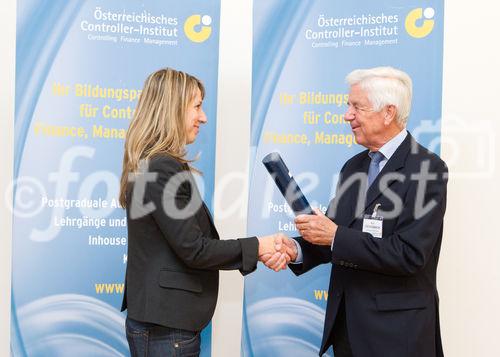 (c) fotodienst / Anna Rauchenberger - Wien, am 13.10.2010 - Der zweitägige österreichische NPO-Kongress begann am 13. Oktober im Tagungszentrum des Schlosses Schönbrunn. Zum Ausklang des ersten Kongress-Tages sind mehr als 50 Controllerdiplome an Absolventen verliehen worden, Karin Bauer, Redakteurin des Standards, moderierte ein Podiumsgespräch zum Thema 'Mut braucht jeder'.