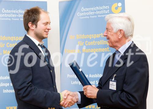 (c) fotodienst / Anna Rauchenberger - Wien, am 13.10.2010 - Der zweitägige österreichische NPO-Kongress begann am 13. Oktober im Tagungszentrum des Schlosses Schönbrunn. Zum Ausklang des ersten Kongress-Tages sind mehr als 50 Controllerdiplome an Absolventen verliehen worden, Karin Bauer, Redakteurin des Standards, moderierte ein Podiumsgespräch zum Thema 'Mut braucht jeder'.