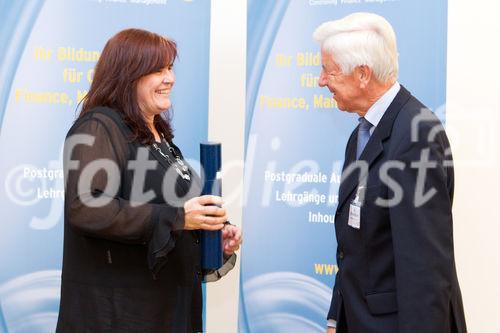 (c) fotodienst / Anna Rauchenberger - Wien, am 13.10.2010 - Der zweitägige österreichische NPO-Kongress begann am 13. Oktober im Tagungszentrum des Schlosses Schönbrunn. Zum Ausklang des ersten Kongress-Tages sind mehr als 50 Controllerdiplome an Absolventen verliehen worden, Karin Bauer, Redakteurin des Standards, moderierte ein Podiumsgespräch zum Thema 'Mut braucht jeder'.