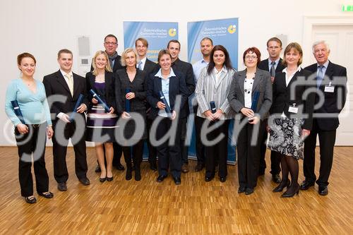 (c) fotodienst / Anna Rauchenberger - Wien, am 13.10.2010 - Der zweitägige österreichische NPO-Kongress begann am 13. Oktober im Tagungszentrum des Schlosses Schönbrunn. Zum Ausklang des ersten Kongress-Tages sind mehr als 50 Controllerdiplome an Absolventen verliehen worden, Karin Bauer, Redakteurin des Standards, moderierte ein Podiumsgespräch zum Thema 'Mut braucht jeder'.