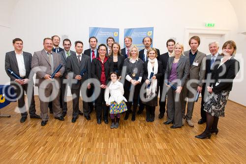 (c) fotodienst / Anna Rauchenberger - Wien, am 13.10.2010 - Der zweitägige österreichische NPO-Kongress begann am 13. Oktober im Tagungszentrum des Schlosses Schönbrunn. Zum Ausklang des ersten Kongress-Tages sind mehr als 50 Controllerdiplome an Absolventen verliehen worden, Karin Bauer, Redakteurin des Standards, moderierte ein Podiumsgespräch zum Thema 'Mut braucht jeder'.