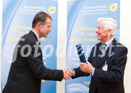 (c) fotodienst / Anna Rauchenberger - Wien, am 13.10.2010 - Der zweitägige österreichische NPO-Kongress begann am 13. Oktober im Tagungszentrum des Schlosses Schönbrunn. Zum Ausklang des ersten Kongress-Tages sind mehr als 50 Controllerdiplome an Absolventen verliehen worden, Karin Bauer, Redakteurin des Standards, moderierte ein Podiumsgespräch zum Thema 'Mut braucht jeder'.