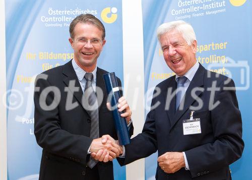 (c) fotodienst / Anna Rauchenberger - Wien, am 13.10.2010 - Der zweitägige österreichische NPO-Kongress begann am 13. Oktober im Tagungszentrum des Schlosses Schönbrunn. Zum Ausklang des ersten Kongress-Tages sind mehr als 50 Controllerdiplome an Absolventen verliehen worden, Karin Bauer, Redakteurin des Standards, moderierte ein Podiumsgespräch zum Thema 'Mut braucht jeder'.