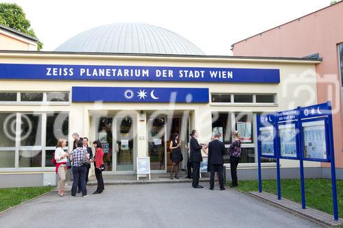 (c) fotodienst/Anna Rauchenberger - Wien, am 09.05.2012 – Heute fand im Zeiss Planetarium im Wiener Prater die Diplomverleihung des Österreichischen Controller-Instituts statt. Im Anschluss konnte man im Kuppelsaal Interessantes über Sterne, Planeten und unser Sonnensystem erfahren. FOTO Diplomfeier und Absolvententreffen:
