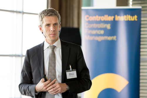 (c) fotodienst/Anna Rauchenberger - Wien, am 14.11.2012 – Heute fand in der SkyBar der von Controller Institut und SAP veranstaltete Benchmarking Circle statt. Thema der Veranstaltung war „Leistungssteigerung im Controlling – Controling-Performance ganzheitlich messen und steuern“. FOTO Dipl.-BW Alexander Becker, Leiter Zentrales Controlling, Bayer MaterialScience AG: