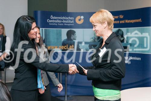 HR-Benchmarketing-Circle
(C) fotodienst, Martina Draper
Foto: Dr. Rita Niedermayr-Kruse, Geschäftsführerin Österreichisches Controller-Institut mit Preisträgerin eines Controlling Seminars
