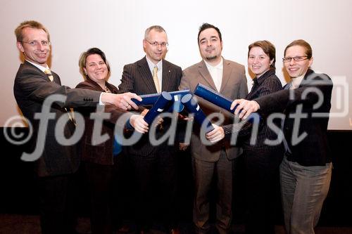 (c) fotodienst / Anna Rauchenberger - Wien, am 27.04.2010 -  Heute lud das Österreichische Controller-Institut zur Verleihung des Controller-Diploms in den Kinosaal der Wiener Urania ein. Zahlreiche Absolventen bekamen ihr Diplom für erfolgreich bestandene Lehrgänge verliehen. Gemeinsam mit ihnen feierten nicht nur Teilnehmer der Business-Intelligente Tagung BARC, die unweit der Urania im stattfand, sondern auch mehr als 100 ehemalige Absolventen des Österreichischen Controller-Instituts, die sich alljährlich zu einem Networking-Event treffen.