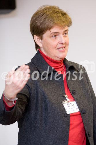 (c) fotodienst / Anna Rauchenberger - Wien, am 25.01.2010 - Das Österreichische Controller-Institut ludt zum NPO-Forum ein, das unter dem Thema 'Wirkungsorientierung bei Nonprofit-Organisationen und der Öffentlichen Verwaltung' stand. Corporate Planning vergab für den ÖCI-Lehrgang 'Zielorientiertes NPO-Management' ein Stipendium in der Höhe von EUR 4000,-. FOTO: Dr. Elisabeth Dearing, Verwaltungsreform und Personalcontrolling, Bundeskanzleramt