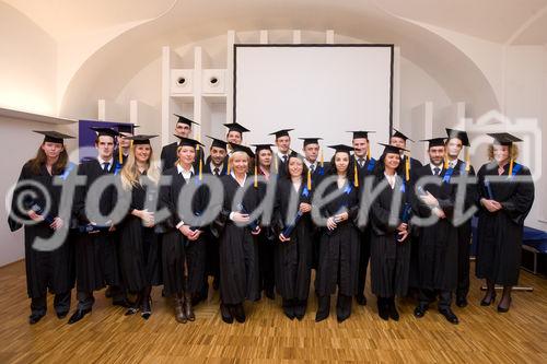 (c) fotodienst / Anna Rauchenberger - Wien, am 13.11.2009 - Im Rahmen des 30. Österreichischen Controllertags im Tageszentrum des Schlosses Schönbrunn nahmen 22 Absolventen des Professional MBA-Programms Controlling & Finance ihren MBA-Titel entgegen. FOTO: Gruppe der Abolventen
