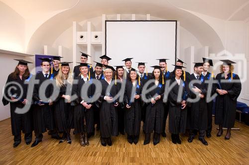 (c) fotodienst / Anna Rauchenberger - Wien, am 13.11.2009 - Im Rahmen des 30. Österreichischen Controllertags im Tageszentrum des Schlosses Schönbrunn nahmen 22 Absolventen des Professional MBA-Programms Controlling & Finance ihren MBA-Titel entgegen. FOTO: Gruppe der Abolventen