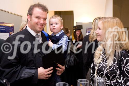 (c) fotodienst / Anna Rauchenberger - Wien, am 13.11.2009 - Im Rahmen des 30. Österreichischen Controllertags im Tageszentrum des Schlosses Schönbrunn nahmen 22 Absolventen des Professional MBA-Programms Controlling & Finance ihren MBA-Titel entgegen.