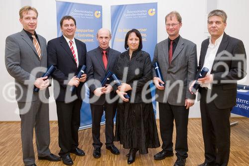 (C) fotodienst/Anna Rauchenberger -  Wien, am 14.10.2009 - Der wissenschaftliche Leiter des Österreichischen Controller-Instituts (ÖCI) verlieh am 14. Oktober Abschluss-Diplome an 50 Damen und Herren, die in Controlling-Lehrgängen und Schulungen des ÖCI reüssiert hatten und nun das Zertifikat mit Freude und Stolz entgegennahmen. FOTO: Absolventen des NPO Stufenprogramms