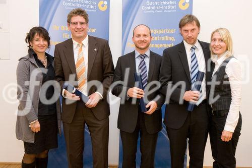(C) fotodienst/Anna Rauchenberger -  Wien, am 14.10.2009 - Der wissenschaftliche Leiter des Österreichischen Controller-Instituts (ÖCI) verlieh am 14. Oktober Abschluss-Diplome an 50 Damen und Herren, die in Controlling-Lehrgängen und Schulungen des ÖCI reüssiert hatten und nun das Zertifikat mit Freude und Stolz entgegennahmen. FOTO: Absolventen des Advanced Controlling Programms