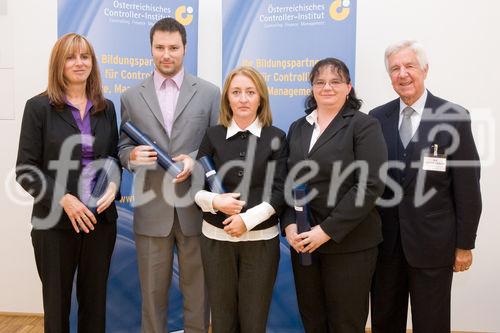 (C) fotodienst/Anna Rauchenberger -  Wien, am 14.10.2009 - Der wissenschaftliche Leiter des Österreichischen Controller-Instituts (ÖCI) verlieh am 14. Oktober Abschluss-Diplome an 50 Damen und Herren, die in Controlling-Lehrgängen und Schulungen des ÖCI reüssiert hatten und nun das Zertifikat mit Freude und Stolz entgegennahmen. FOTO: Absolventen des Lehrgangs für Bilanzbuchhalter