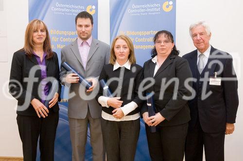 (C) fotodienst/Anna Rauchenberger -  Wien, am 14.10.2009 - Der wissenschaftliche Leiter des Österreichischen Controller-Instituts (ÖCI) verlieh am 14. Oktober Abschluss-Diplome an 50 Damen und Herren, die in Controlling-Lehrgängen und Schulungen des ÖCI reüssiert hatten und nun das Zertifikat mit Freude und Stolz entgegennahmen. FOTO: Absolventen des Lehrgangs für Bilanzbuchhalter