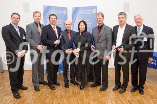 (C) fotodienst/Anna Rauchenberger -  Wien, am 14.10.2009 - Der wissenschaftliche Leiter des Österreichischen Controller-Instituts (ÖCI) verlieh am 14. Oktober Abschluss-Diplome an 50 Damen und Herren, die in Controlling-Lehrgängen und Schulungen des ÖCI reüssiert hatten und nun das Zertifikat mit Freude und Stolz entgegennahmen. FOTO: Absolventen des NPO Stufenprogramms