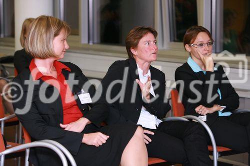 (C) fotodienst, Martina Draper
ÖCI Karriereforum zum Thema Risikomanagement
Foto: vlnr: Mag. Birgit Vonihr, Programm-Managerin des Österreichischen Controller-Instituts, Dr. Karin Exner, Risk Managerin bei Kapsch TrafficCom AG, Mag.(FH) Michaela Feilhauer, Assistentin des Vorstandes und Risk Managerin bei der ASFINAG