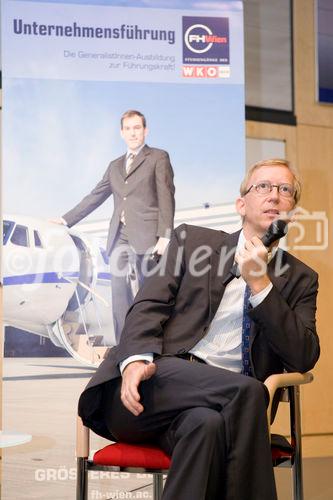 (C) fotodienst/Anna Rauchenberger -  Wien, am 17.09.2009 - 'Controlling professionell' ist der Titel des soeben erschienenen Fachbuchs im Schäffer-Poeschel Verlag . Am 17. September wurde das Buch in Wien vorgestellt. Die  Autoren wollen mit dem Buch sowohl Praktiker als auch Studierende in Bachelor- und Masterstudiengängen erreichen und ein Bild vom professionellen Controlling zeichnen. FOTO: Dr. Hermann Kunesch, Geschäftsführer Electroplast
