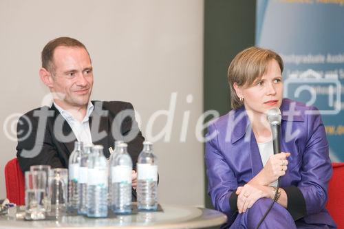 ÖCI - HR-Benchmarking Circle
(C) fotodienst, Martina Draper
Foto: vlnr: Dkfm. Friederikos Kariotis, Frequentis AG, Prof. Dr. Silke Wickel-Kirsch, FH RheinMain Wiesbaden