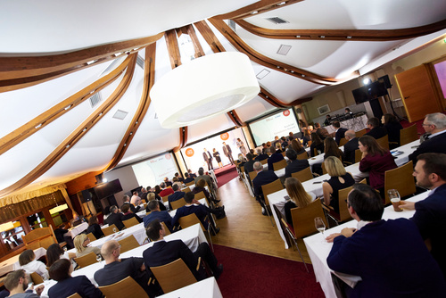 Der Austrian Compliance Award für herausragende Leistungen in der Unternehmenskultur wurde am 23. November in der burgenländischen Weinstadt Rust vergeben. Die begehrten Awards erhielten Verbund, Andritz, Telekom Austria und Erste Bank. Initiiert wurde der Preis vom Konferenzveranstalter Business Circle gemeinsam mit KMPG, BakerMcKenzie und LexisNexis. 