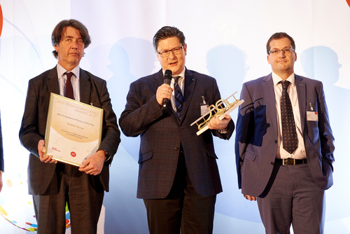 Der Austrian Compliance Award für herausragende Leistungen in der Unternehmenskultur wurde am 23. November in der burgenländischen Weinstadt Rust vergeben. Die begehrten Awards erhielten Verbund, Andritz, Telekom Austria und Erste Bank. Initiiert wurde der Preis vom Konferenzveranstalter Business Circle gemeinsam mit KMPG, BakerMcKenzie und LexisNexis. Im Bild: Andritz-Siegerteam mit Alexander Krause, Best Compliance Process of the Year.