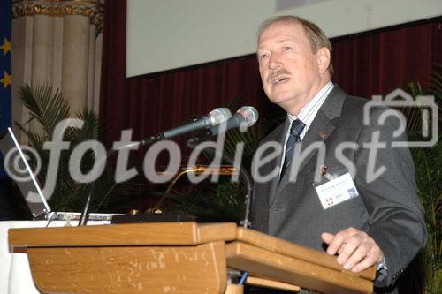 Der diesjährige Aufzugstag, veranstaltet von TÜV Österreich und Gemeinde Wien. Foto: Dipl.-Ing.Dr. Hugo Eberhardt (Dir.des TÜV Austria)