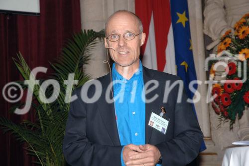 Der diesjährige Aufzugstag, veranstaltet von TÜV Österreich und Gemeinde Wien. Foto: Mag. Toni Innauer (Olympiasieger, Rennsportdirektor Sprunglauf & nordische Kombinationen)